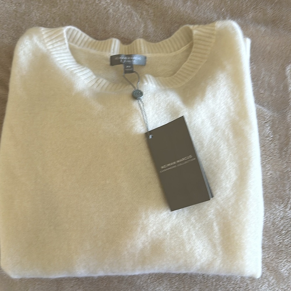 Neiman Marcus 100% Cashmere “LUXURIOUS” Winter White Tunic Sweater- XS- BNWT